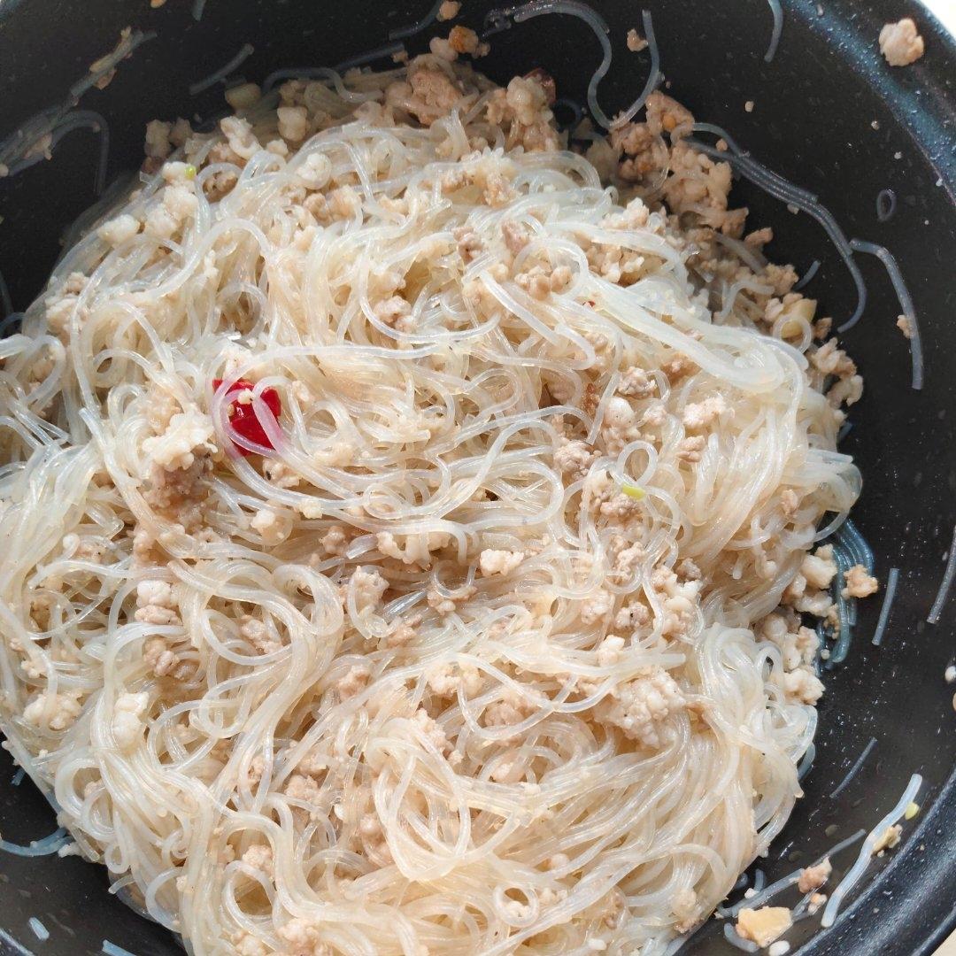 口味清爽的粉丝炒肉泥