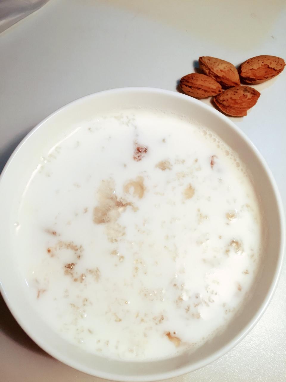 桃胶雪燕牛奶羹