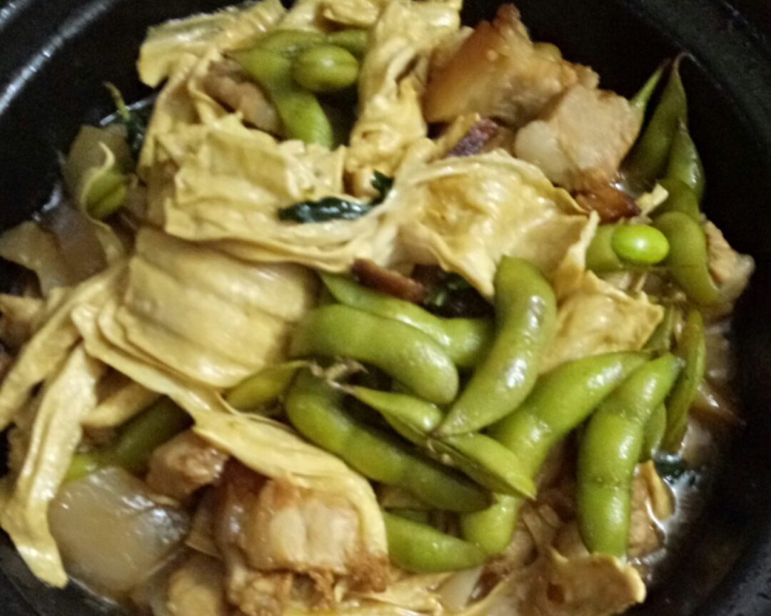 毛豆腐竹煲五花肉的做法