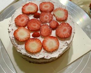 外表小清新，内心超浓郁的巧克力草莓蛋糕（不需要抹面）的做法 步骤6