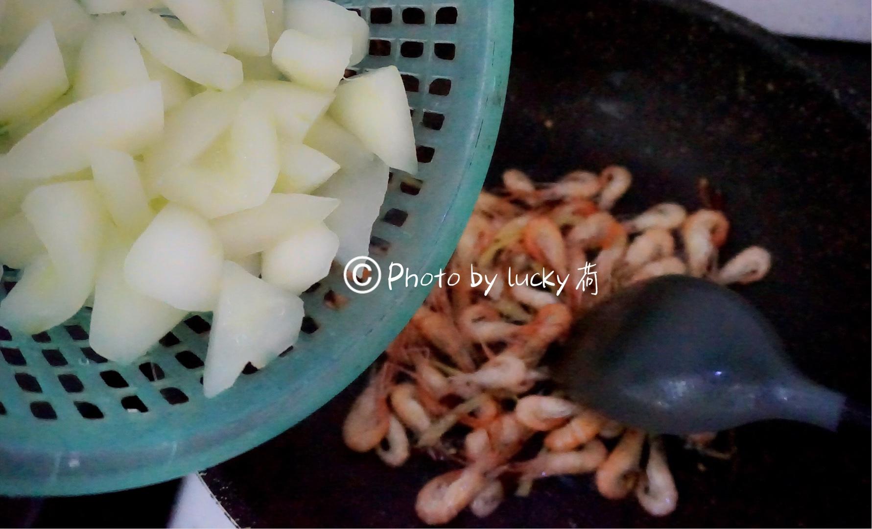 老黄瓜炒河虾的做法 步骤6