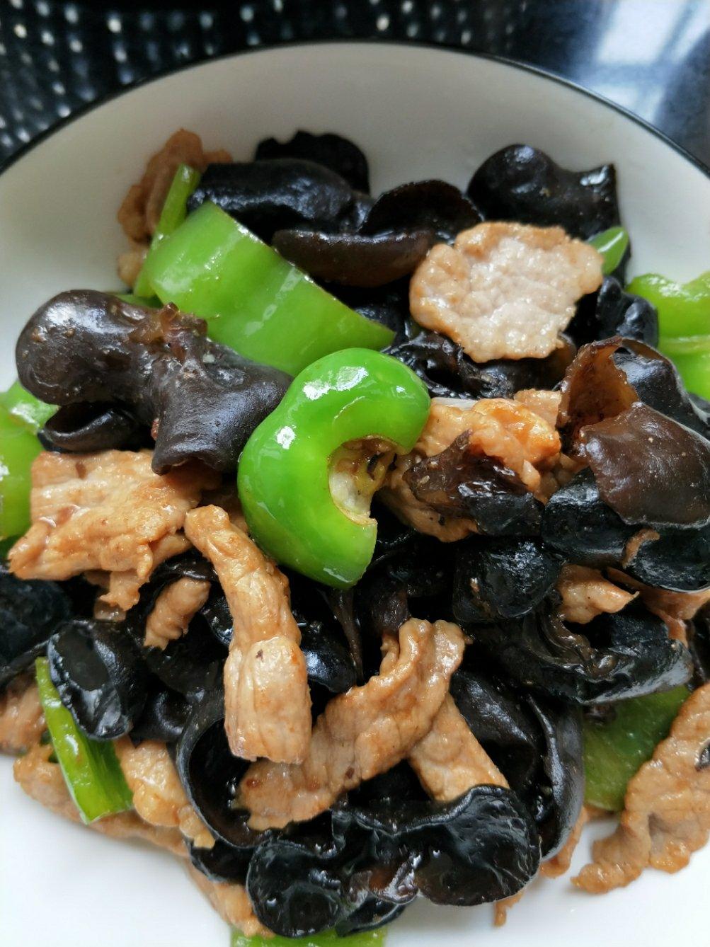 青椒木耳炒肉