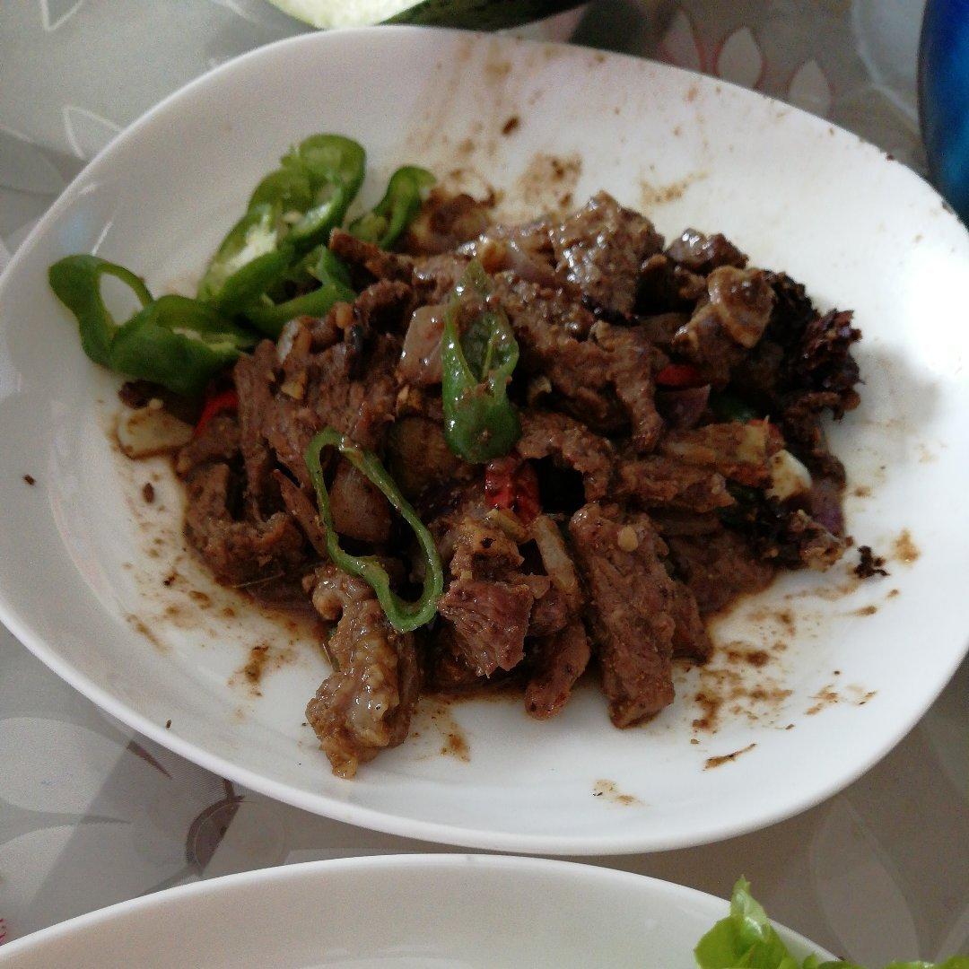 孜然洋葱炒牛肉粒