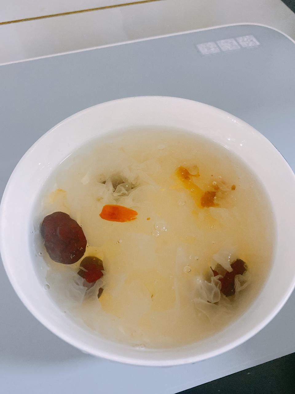 银耳莲子红枣羹