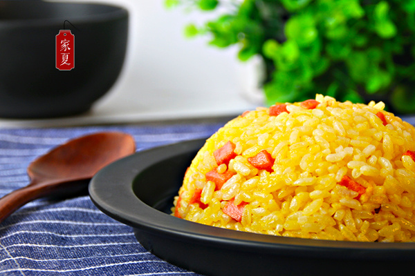 『家夏』早餐快手饭 黄金炒饭(剩大米的美味做法)的做法