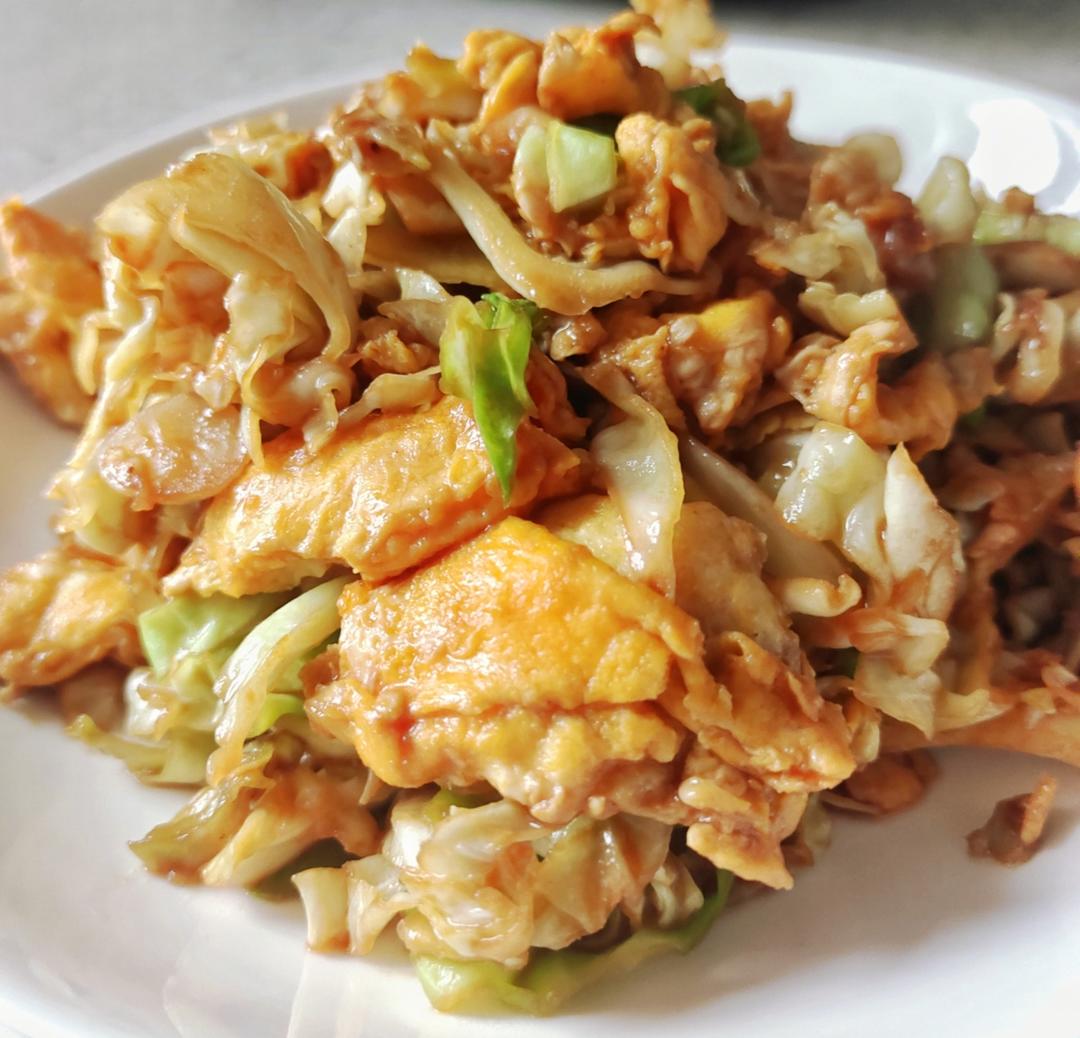 超级下饭的家常菜！给肉都不换的包菜炒鸡蛋
