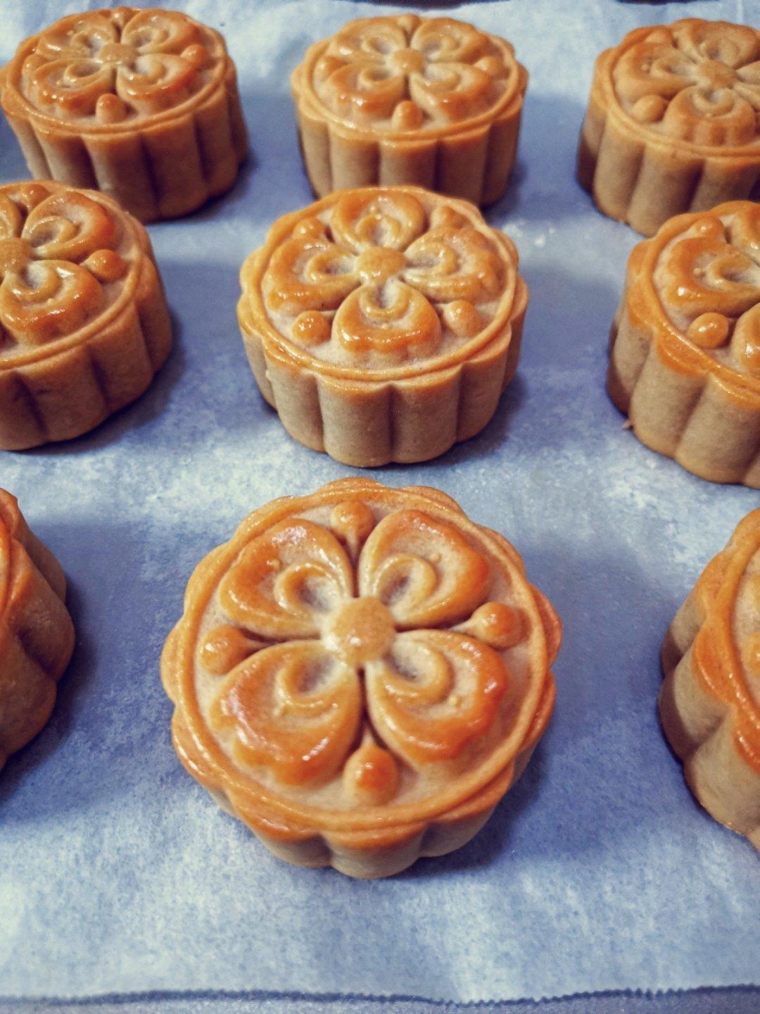 广式月饼—蛋黄莲蓉月饼