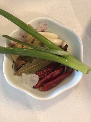 『涵食记』米饭杀手 | 红烧鱼块炖豆腐的做法 步骤1