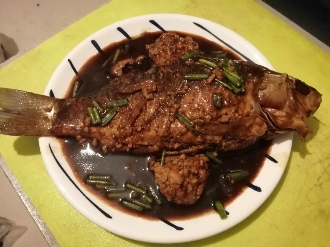肚子里有料的红烧鲫鱼