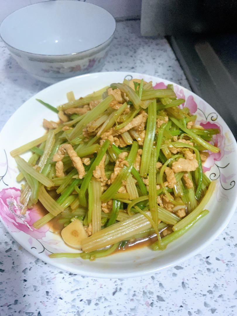 芹菜炒肉丝