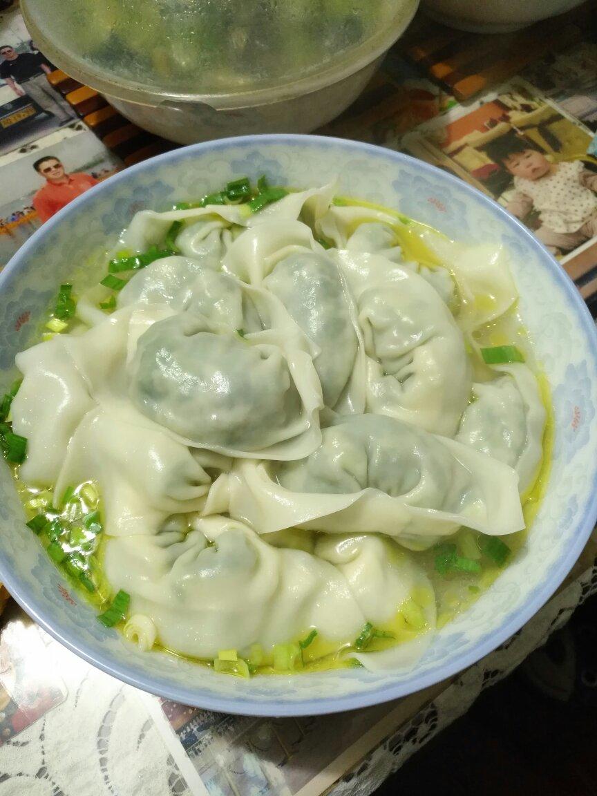 凝兰星雨做的上海荠菜大馄饨