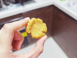 【keto】用料简单的低碳生酮咸蛋黄玛格丽特饼干（含热量脂肪数）的做法 步骤14