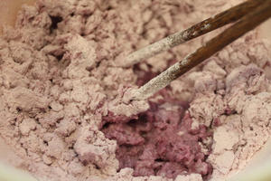 紫薯卷饼的做法 步骤2