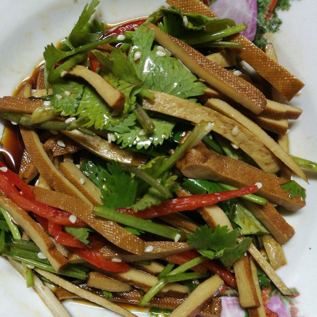 豆腐干拌香菜