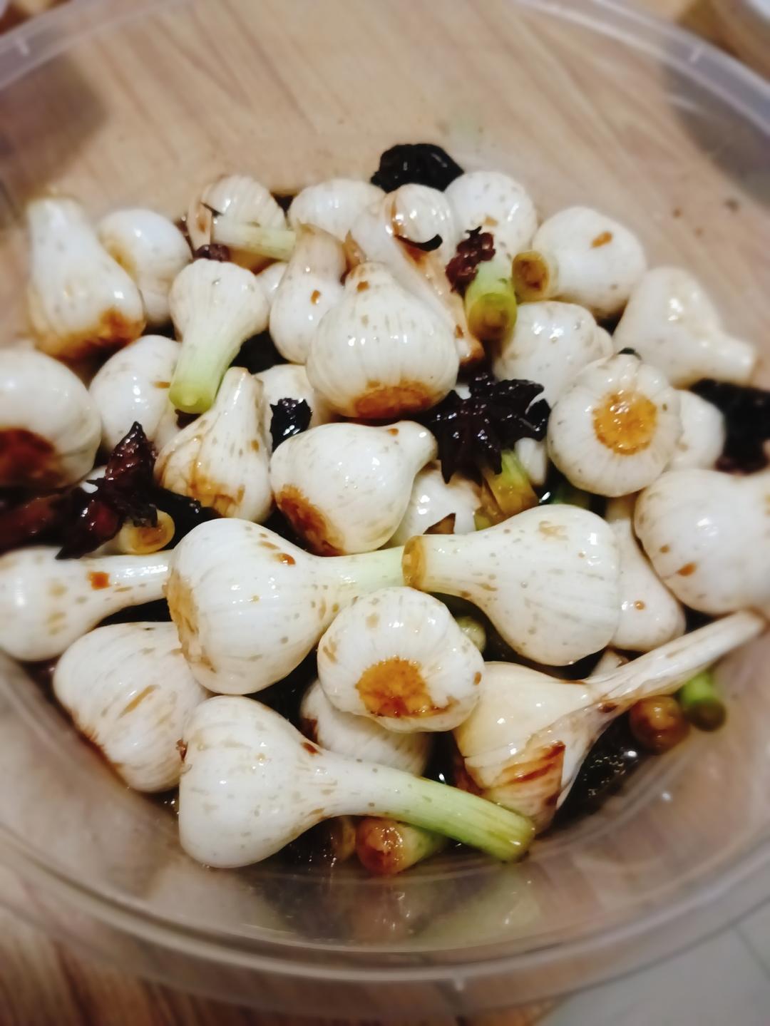 嘎嘎好吃的酱油淹蒜