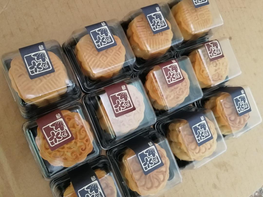 广式月饼—蛋黄莲蓉月饼