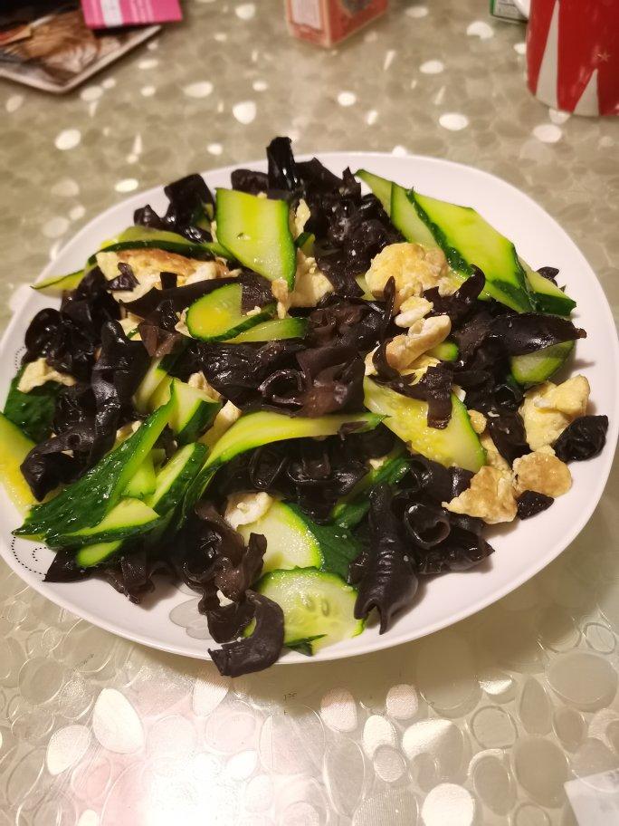 黄瓜木耳炒鸡蛋