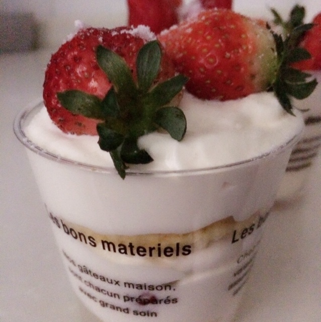 自家制草莓奶油杯