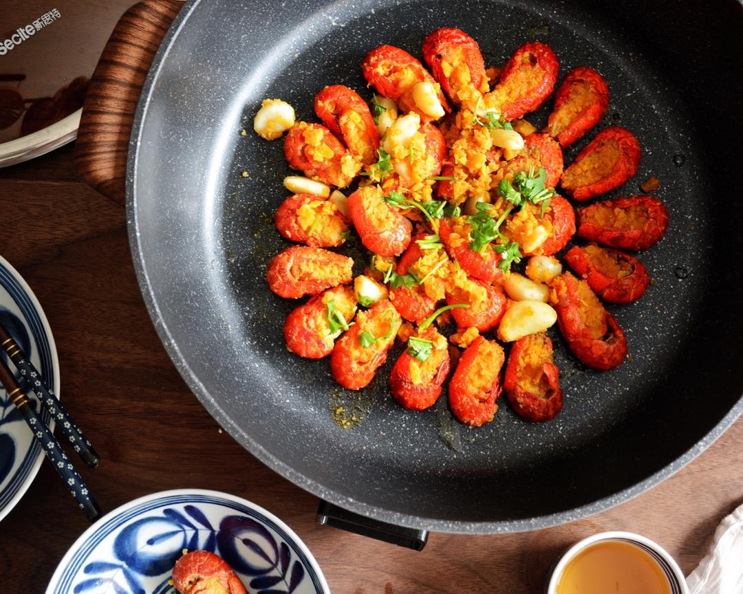 9215吮指咸蛋黄小龙虾,7715馋到你了吗的做法