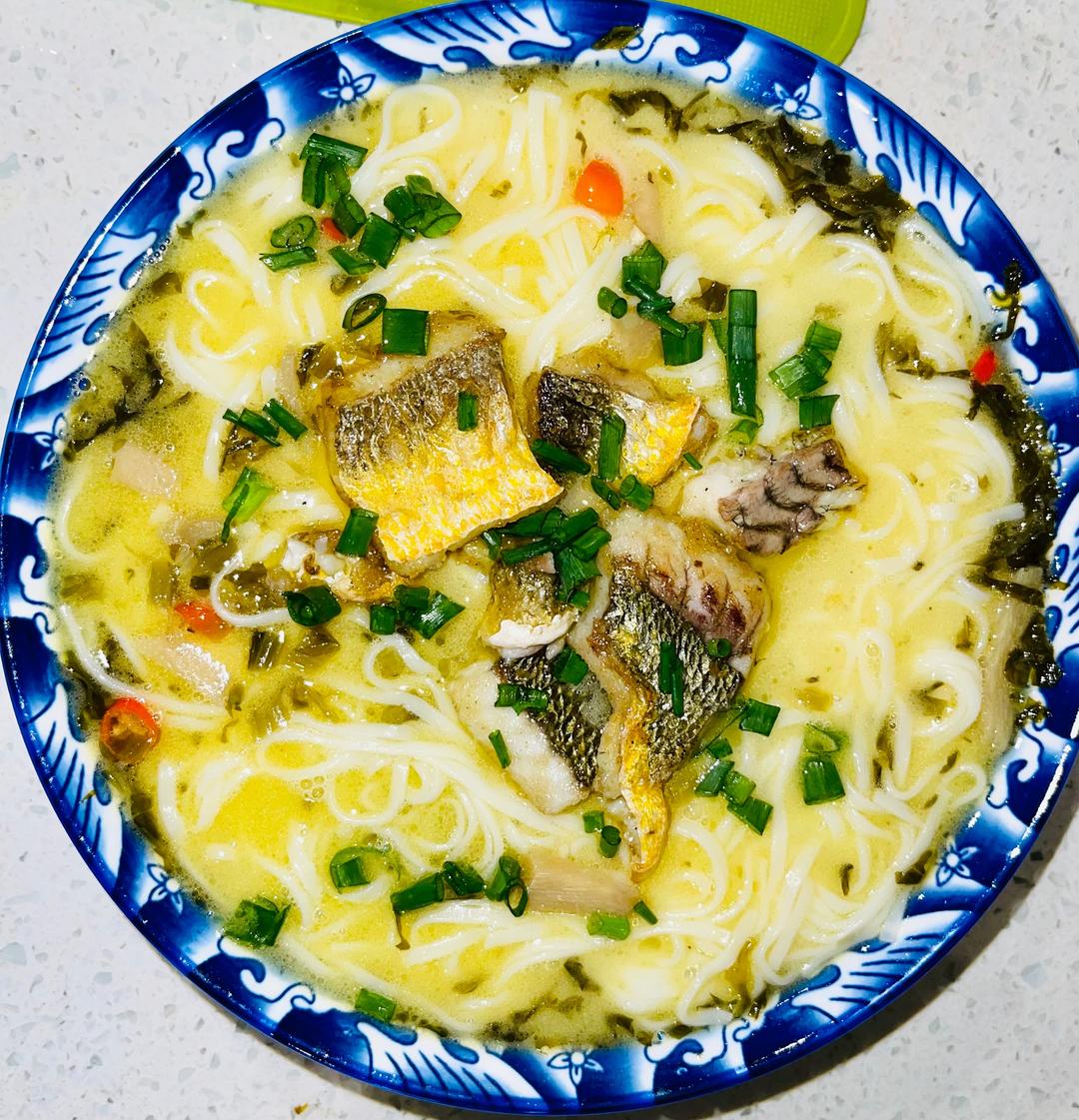 天下第一鲜雪菜黄鱼面7步做法