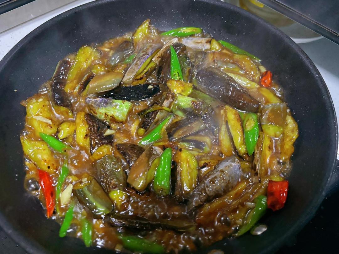 不用炸不吸油，咸香入味三分的红烧茄子
