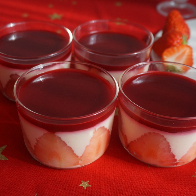 草莓奶冻杯的做法