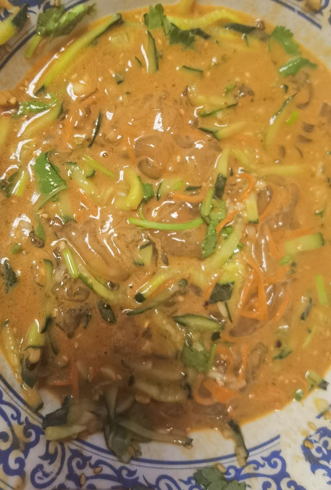 凉拌香辣麻酱拉皮👉解暑开胃，超有食欲