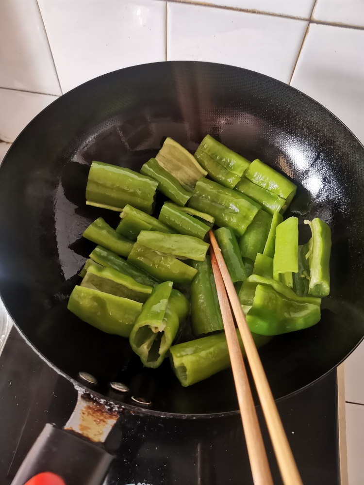 油焖尖椒——下饭菜  😃的做法 步骤3