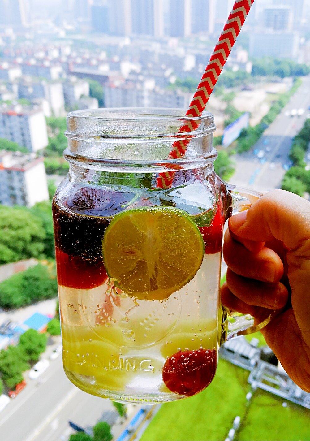 detox water 自制排毒养颜水 健康饮料 果蔬泡汁