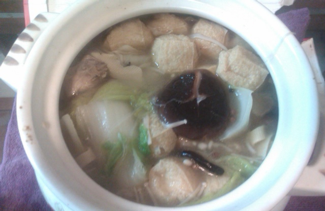 油豆腐香菇鸡腿煲