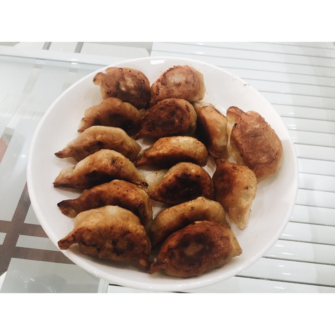 速冻水饺吃腻了吗~变锅贴吧(๑´ڡ`๑)