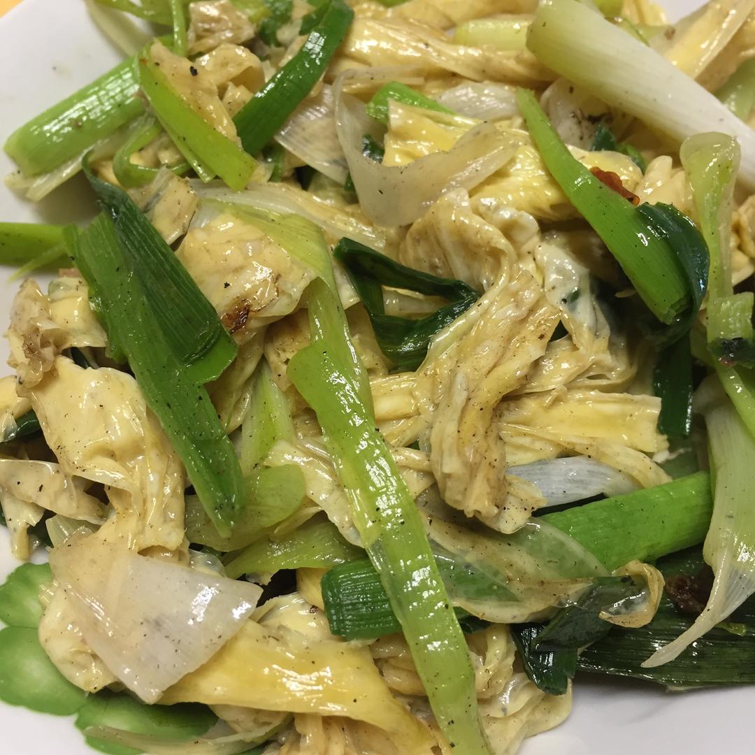 三生有幸好吃到落泪的蒜苗炒腐竹的做法
