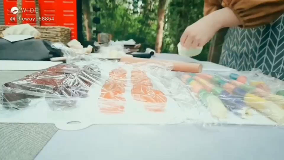 彩虹蛋黄酥（独角兽蛋黄酥）