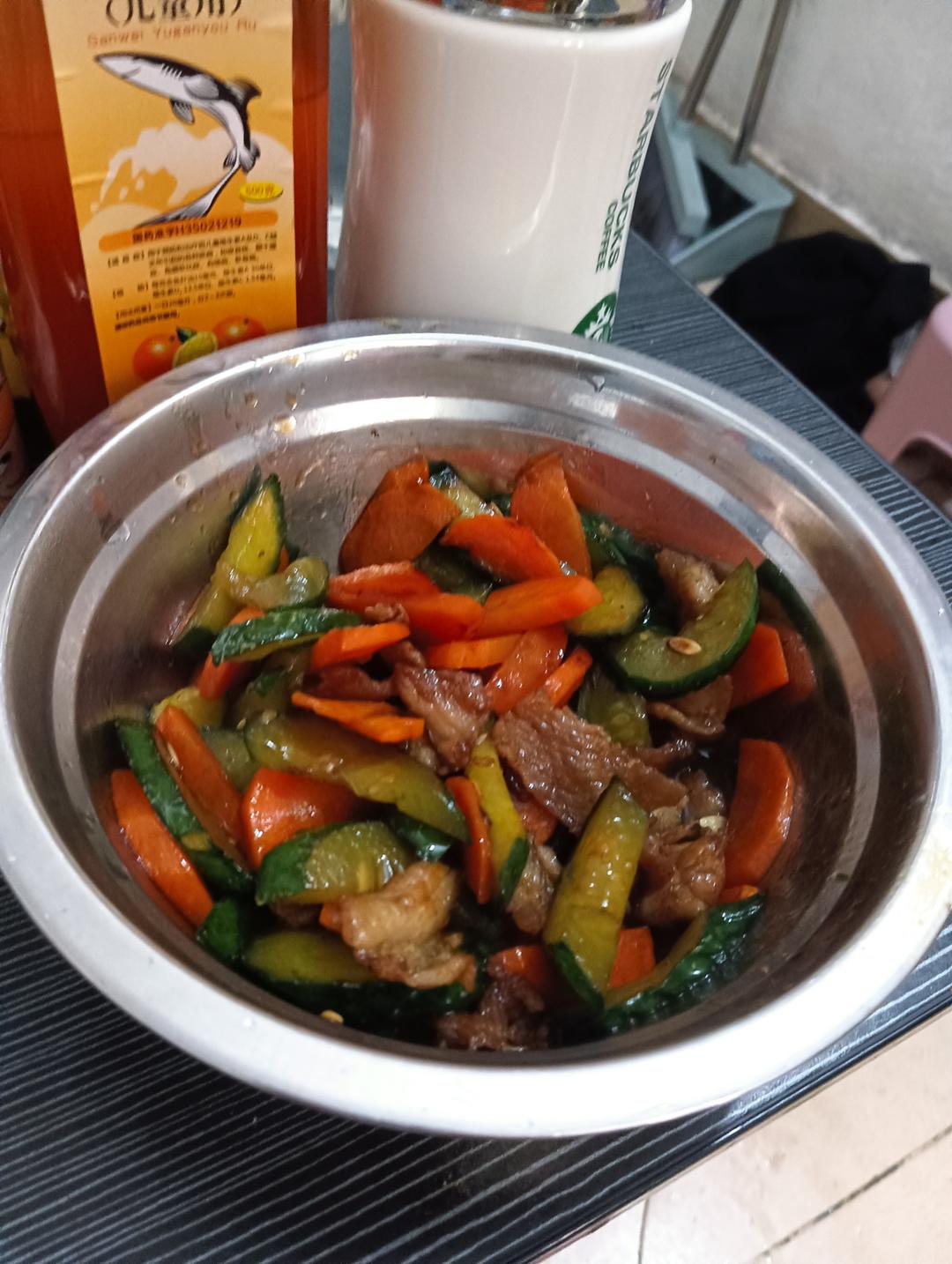 胡萝卜青瓜炒肉片