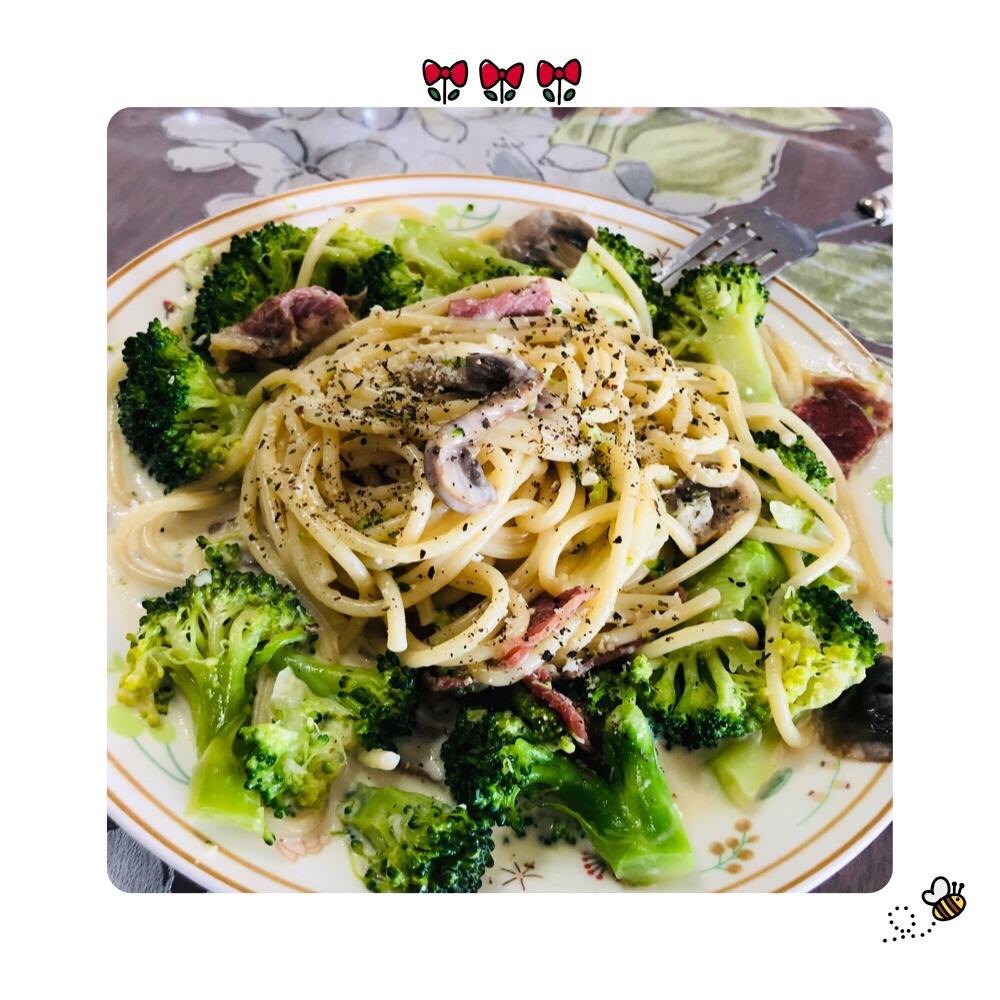白蘑菇奶油培根意面