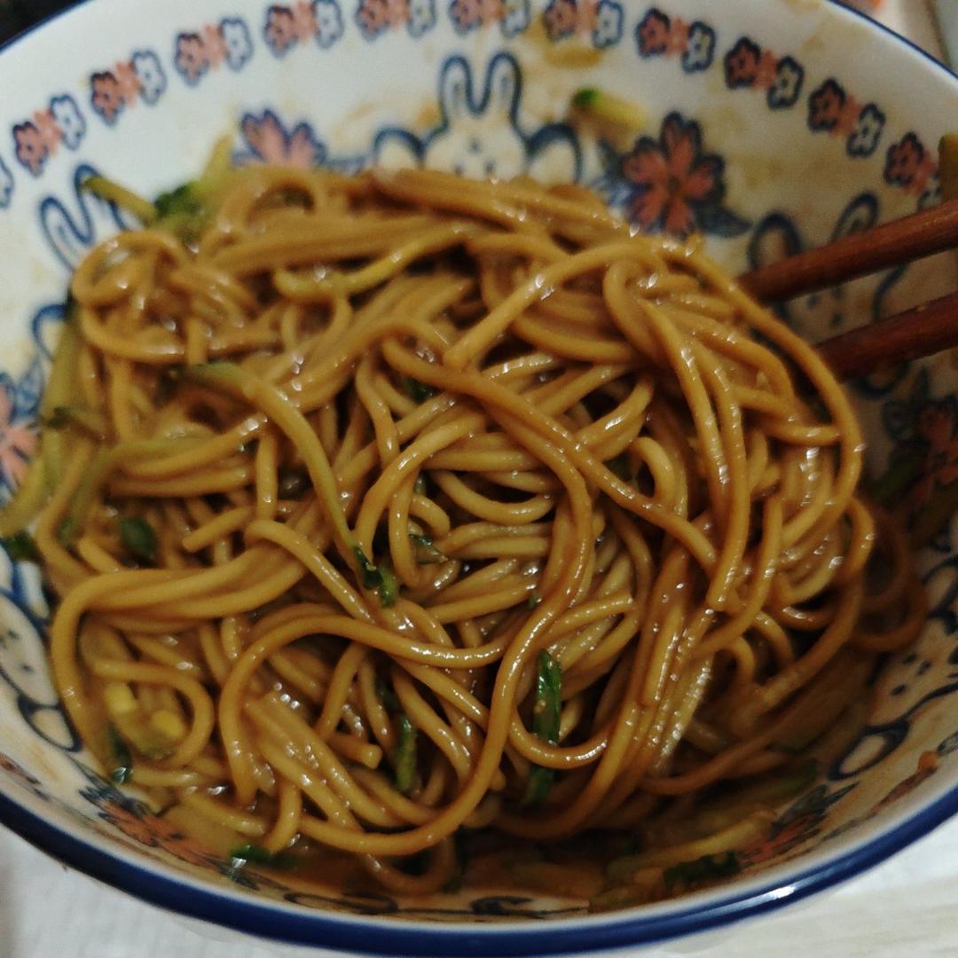 热干面酱汁调法/热干面
