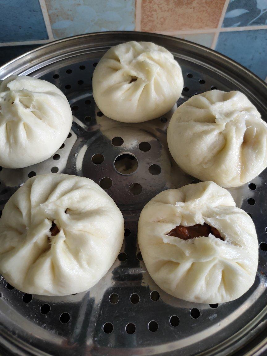 云朵般松软爆浆蜜汁叉烧包