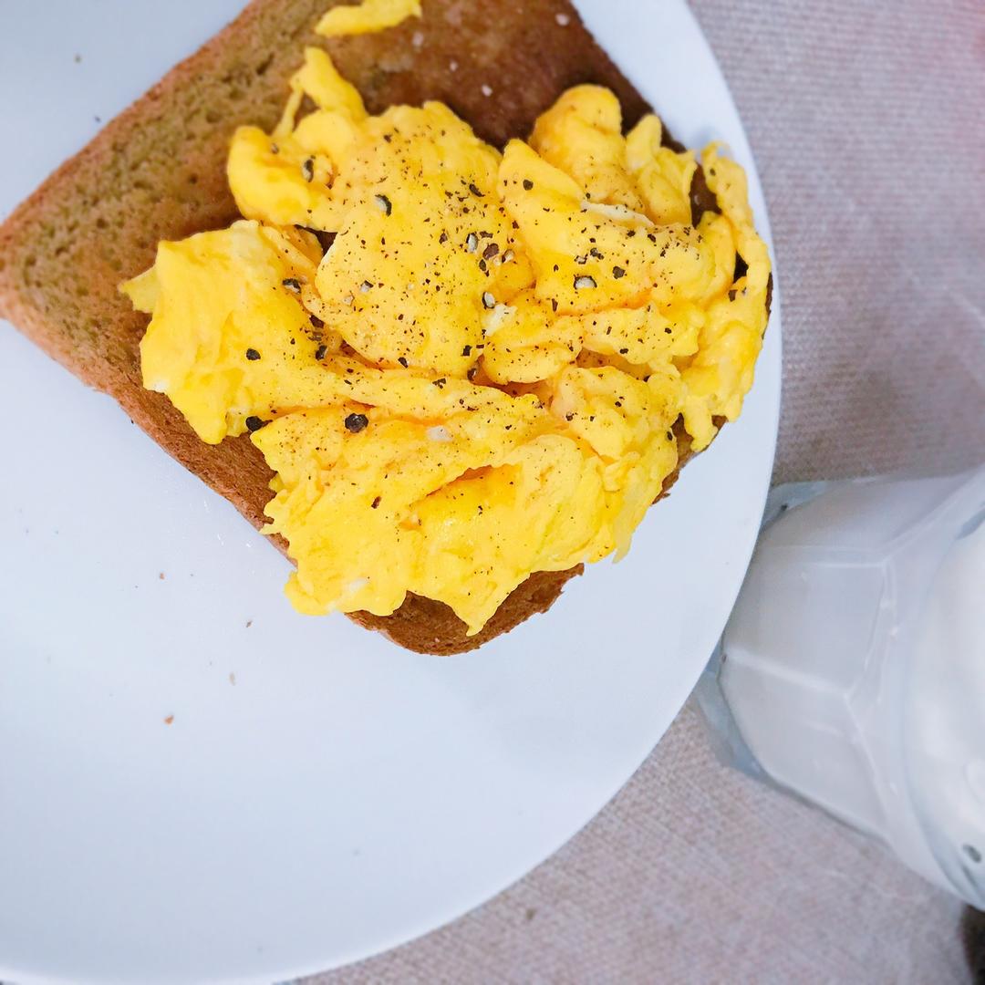 美式炒蛋 scrambled eggs