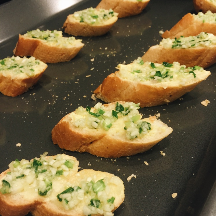 餐前小食-香脆蒜蓉法包 Garlic Bread