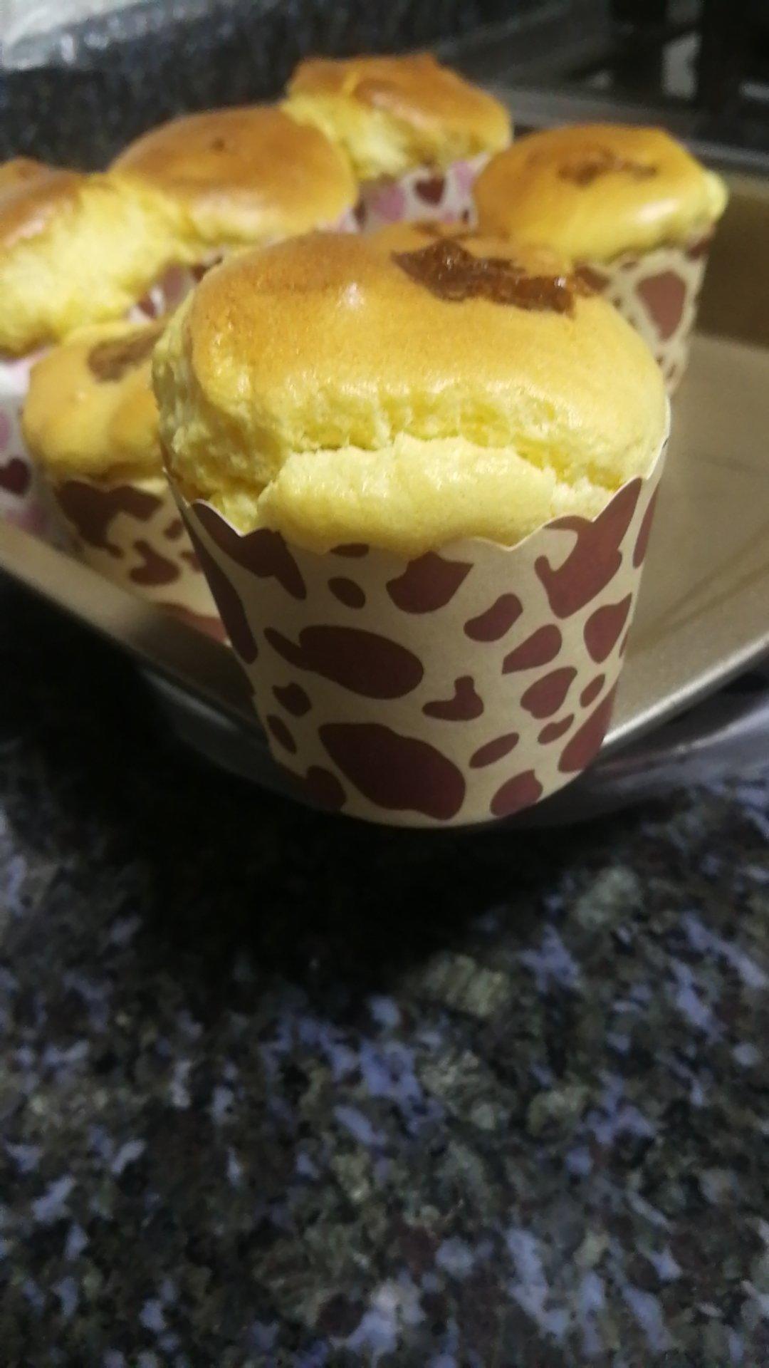 不爆头的芒果流心纸杯蛋糕