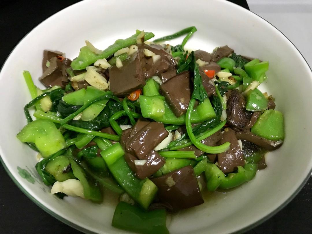鸭血炒菠菜