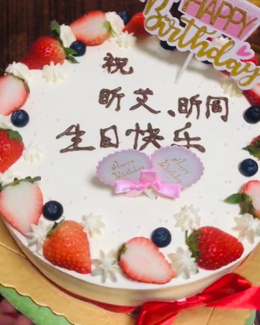 【全网最全合集】搬运🍓漂亮的草莓蛋糕~草莓季装饰灵感图