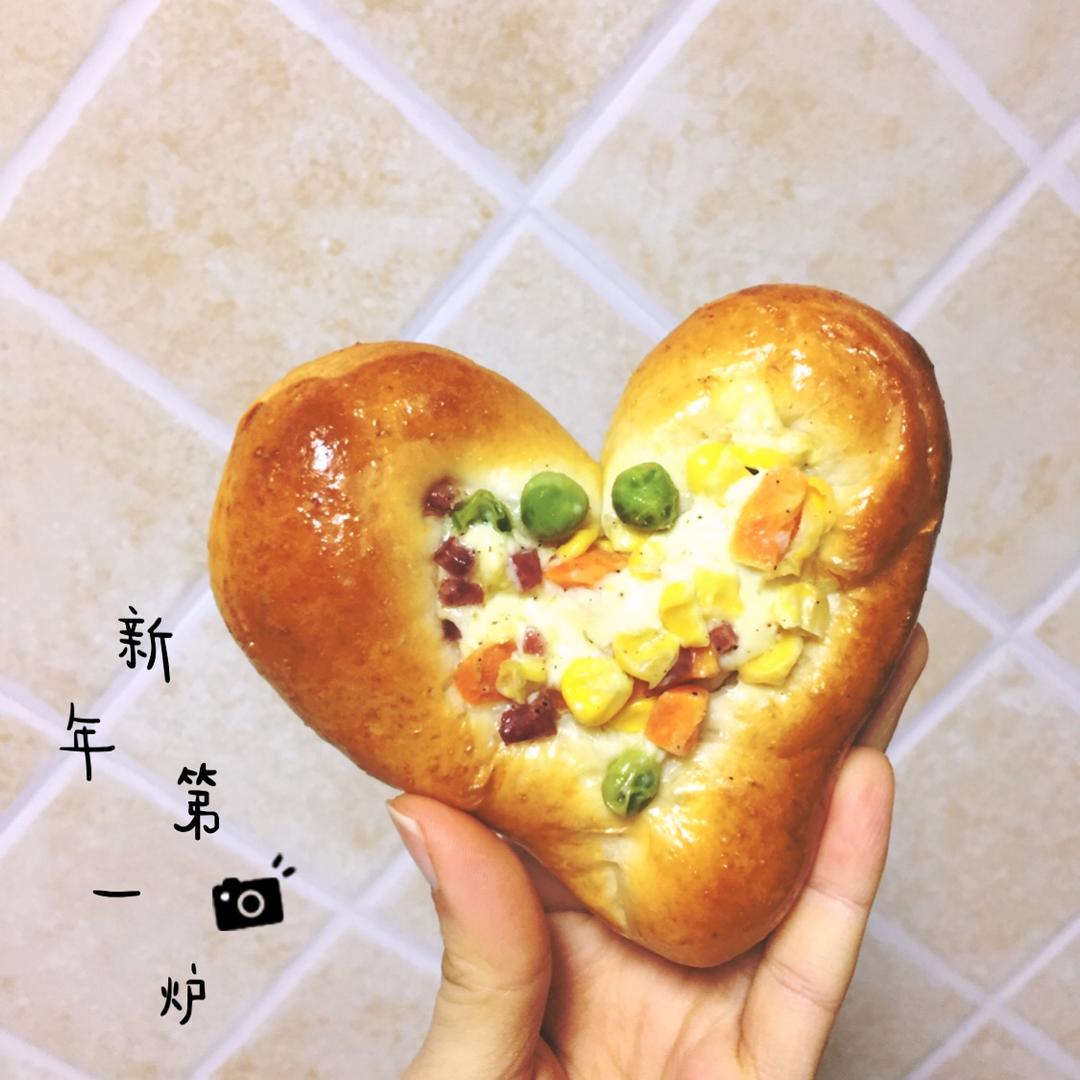 有爱早餐包---心形火腿杂蔬面包