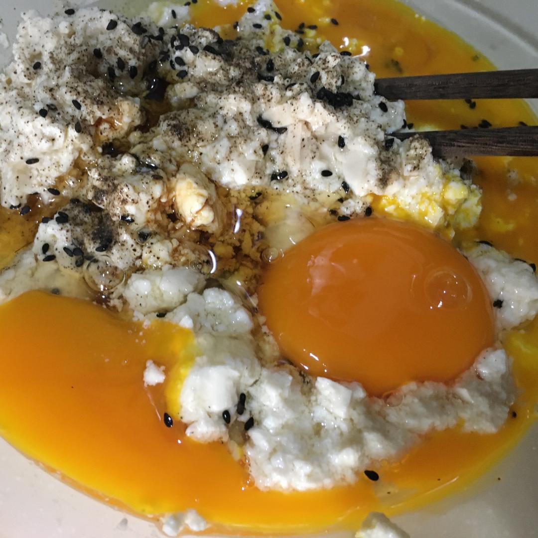 减肥餐之豆腐鸡蛋饼的做法 步骤2
