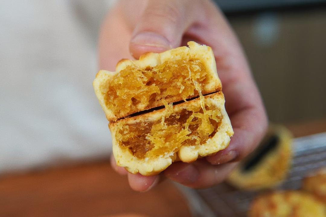 不爱传统月饼皮？试试黄油酥皮的，巨香！