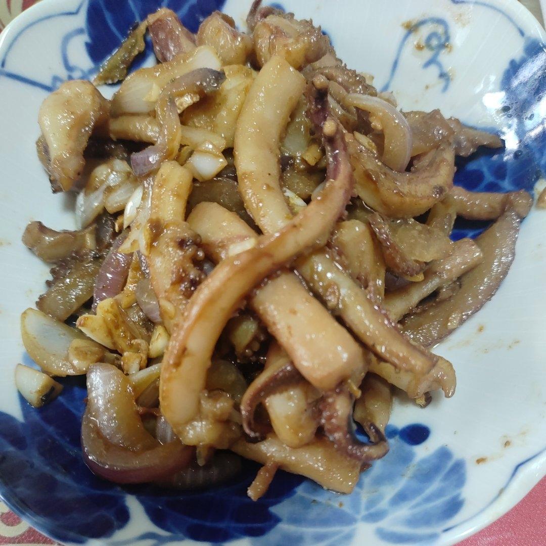 爆炒鱿鱼须，加上这一步，可以与铁板鱿鱼媲美