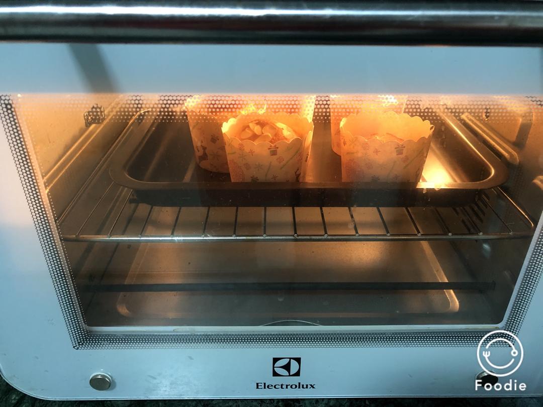 软绵绵的纸杯蛋糕