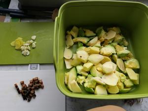 云南菜：小瓜焖洋芋的做法 步骤1