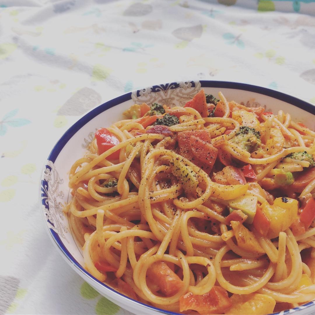 西兰花番茄意面（Whole Wheat Pasta with Broccoli and Tomato Sauce)