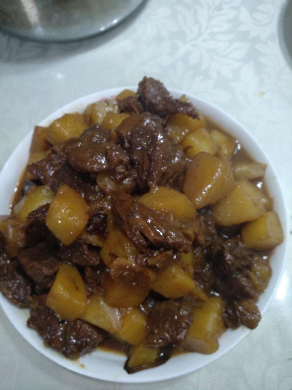 红烧牛肉～香死个人儿呀～～